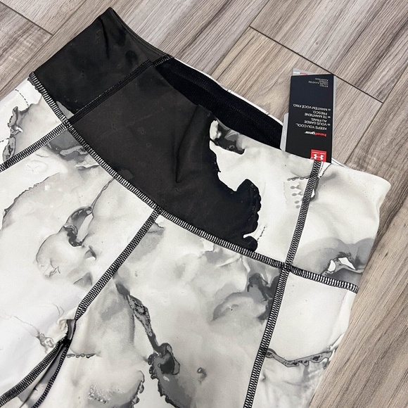 Under Armour Women's HeatGear Training Crop Tight 1320551-008 Black White Size M - Picture 3 of 11